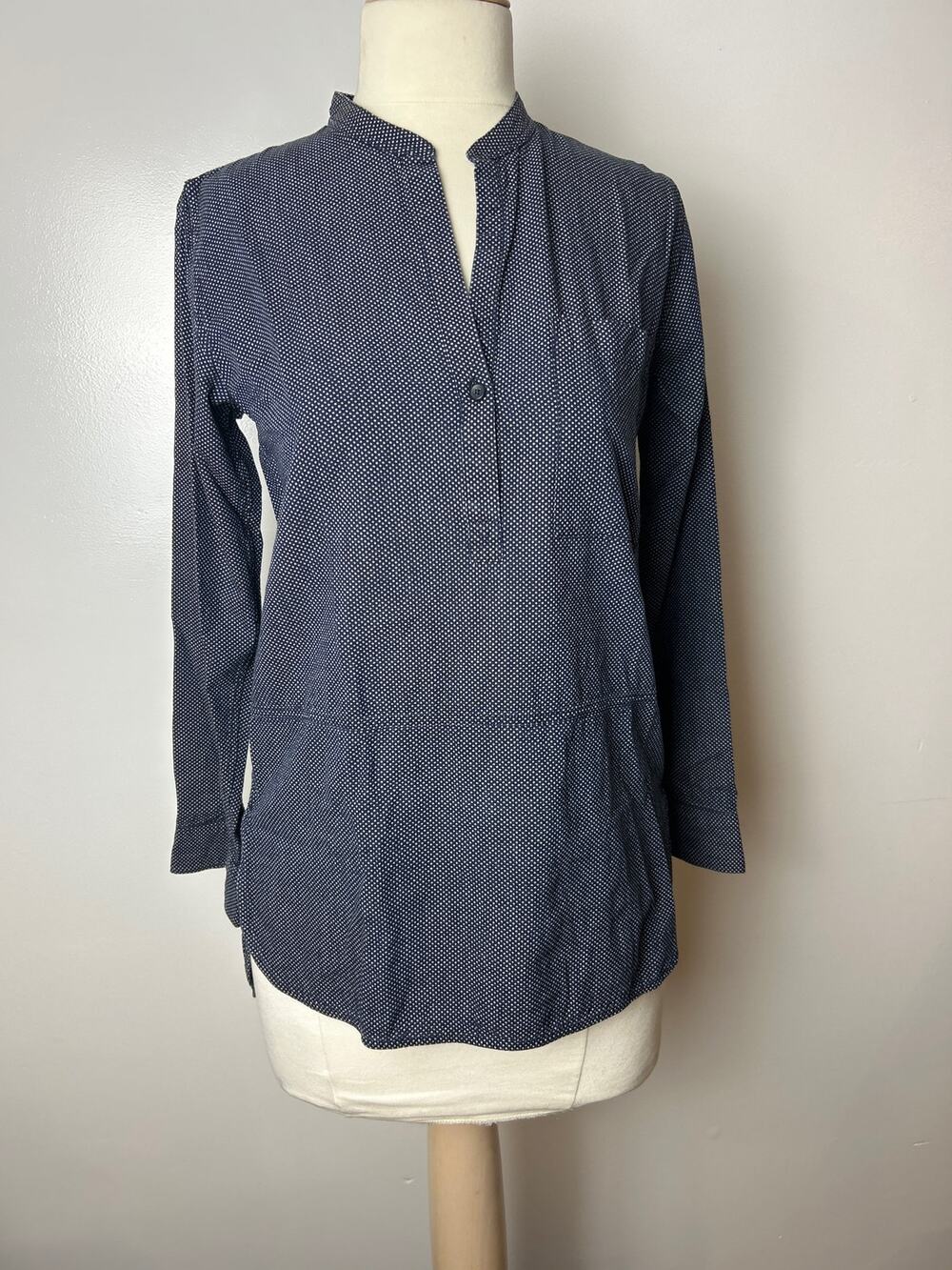 Gap mock collar one pocket long sleeved 100% cotton shirt XS